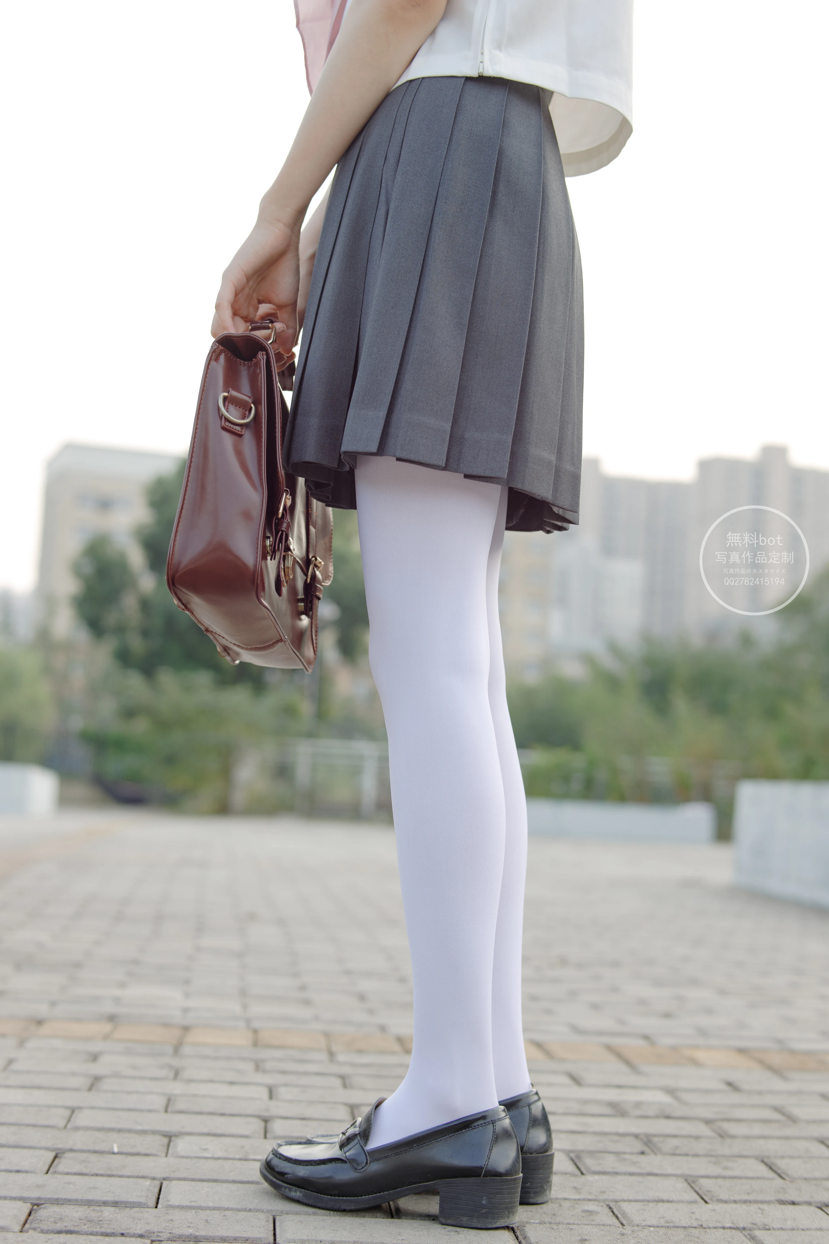 森萝财团 有料006  依依 户外白丝JK制服 [90P]插图